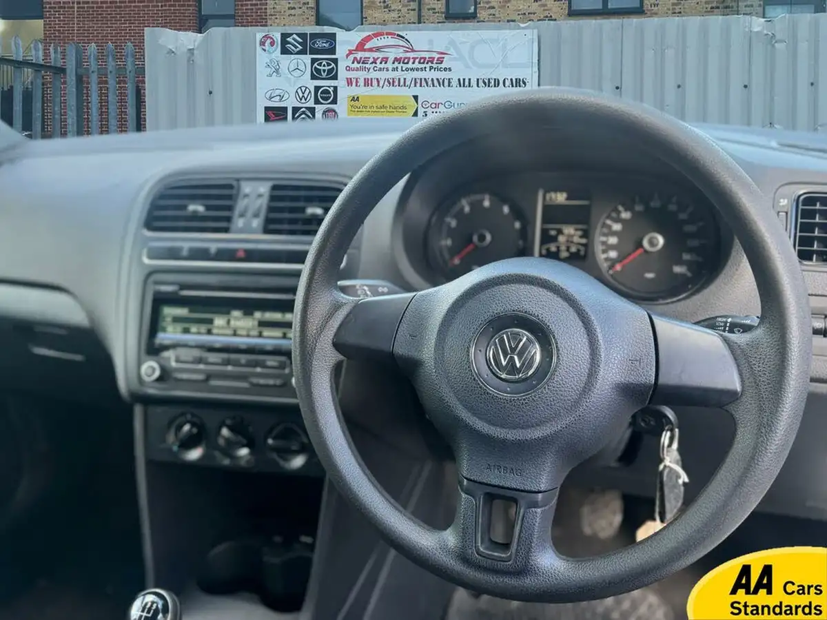 2013-volkswagen-polo-12-s-5d-big-17