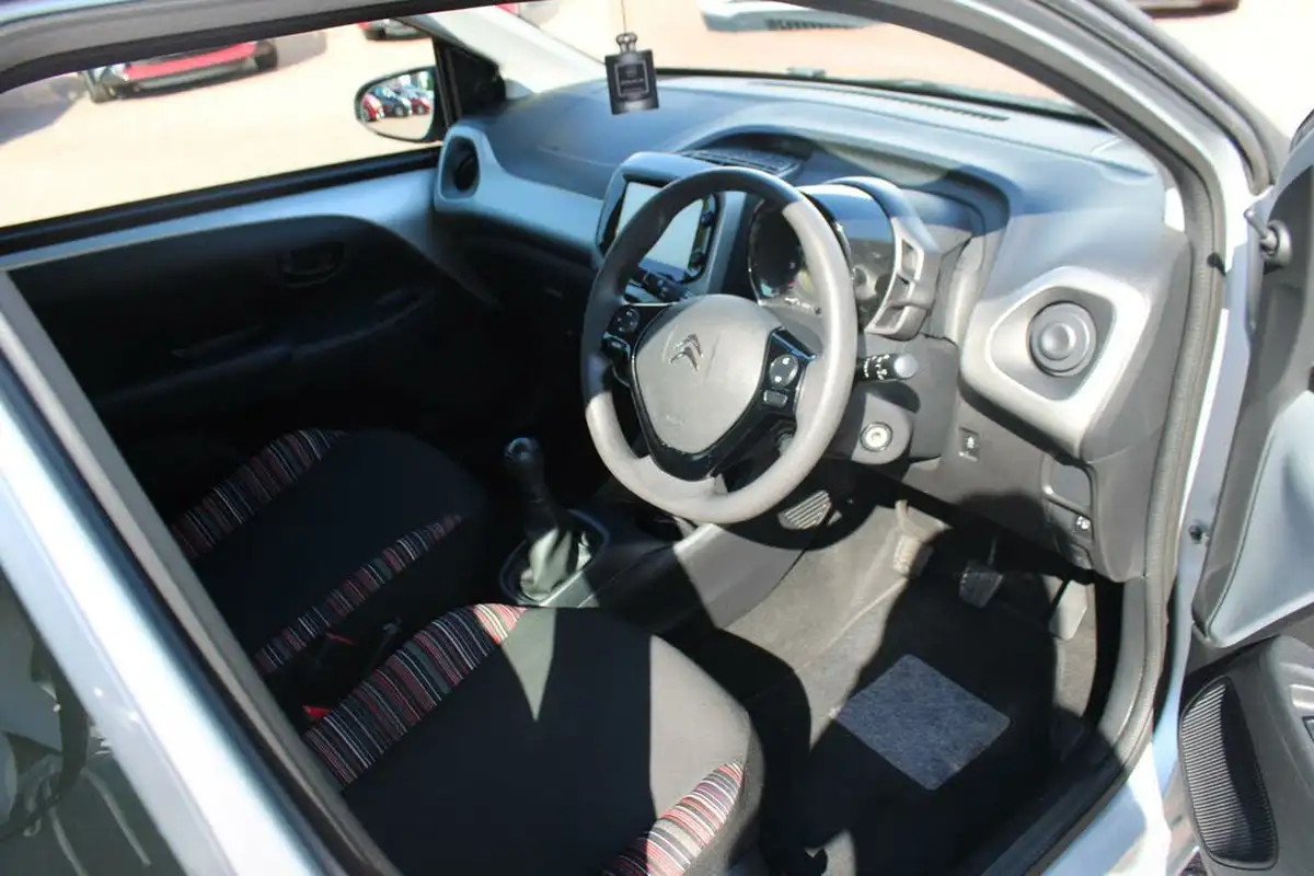 2016-citroen-c1-12-puretech-feel-81ps-5d-big-8