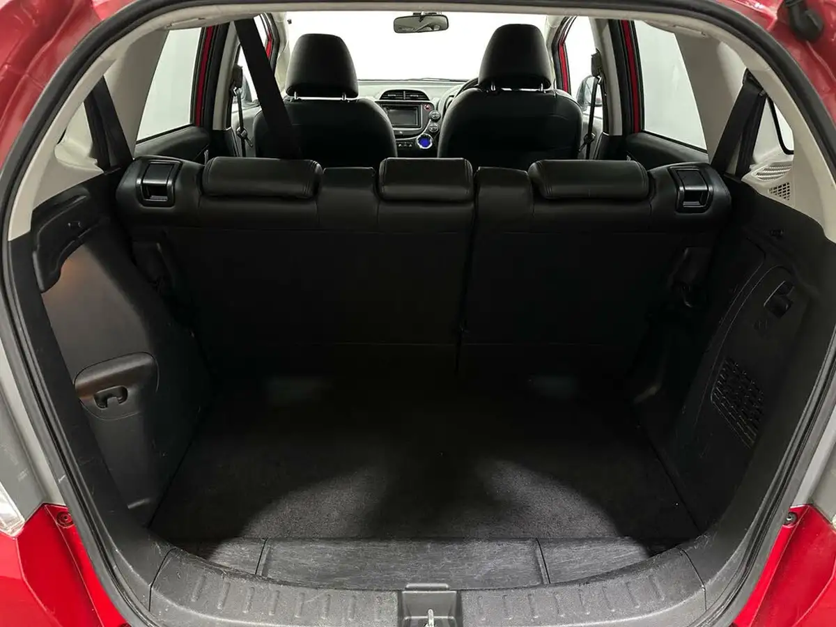 2015-honda-jazz-13-hx-big-39