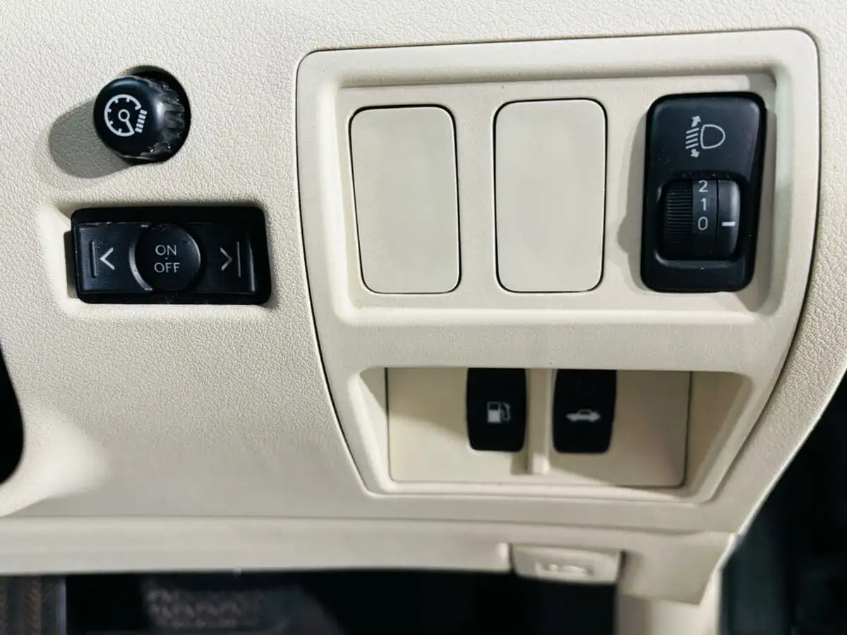 2010-lexus-is-250-25-se-i-dab-saloon-4d-auto-big-9