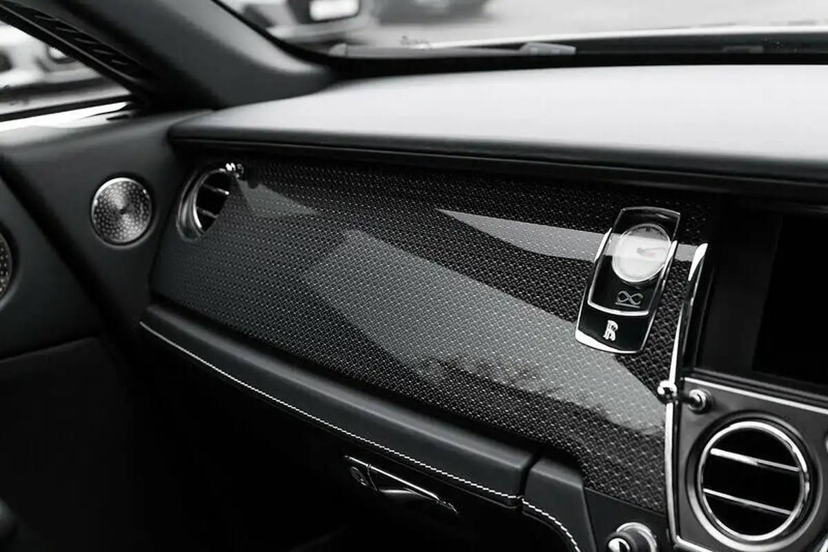 2021-rolls-royce-wraith-66-black-badge-big-8