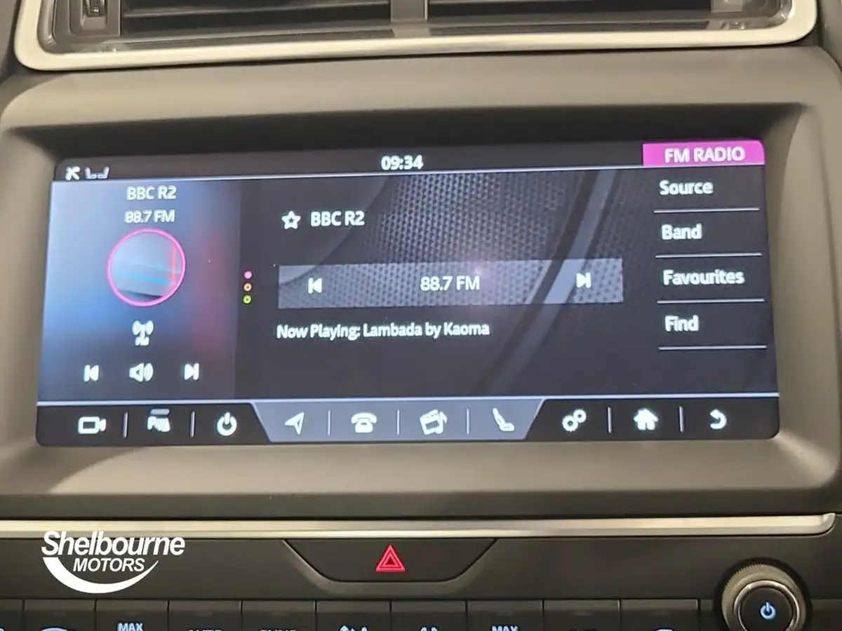 2020-jaguar-e-pace-20-i4d-chequered-flag-150ps-big-36