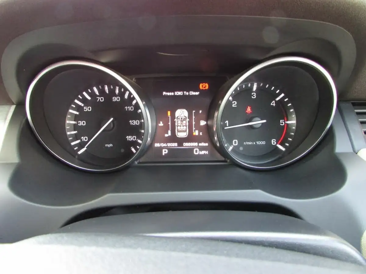 2014-land-rover-range-rover-evoque-22sd4-pure-auto-big-10