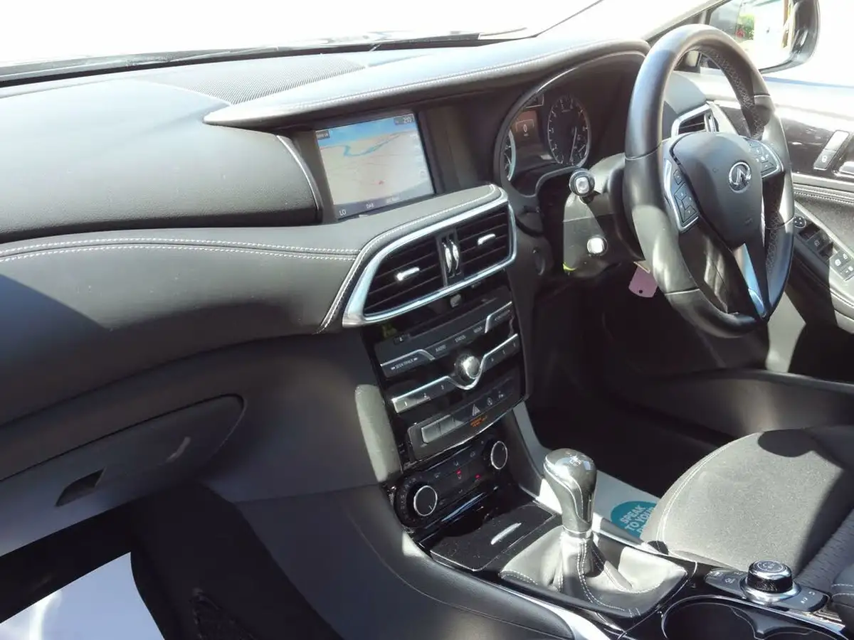 2018-infiniti-q30-16-luxe-122ps-big-10