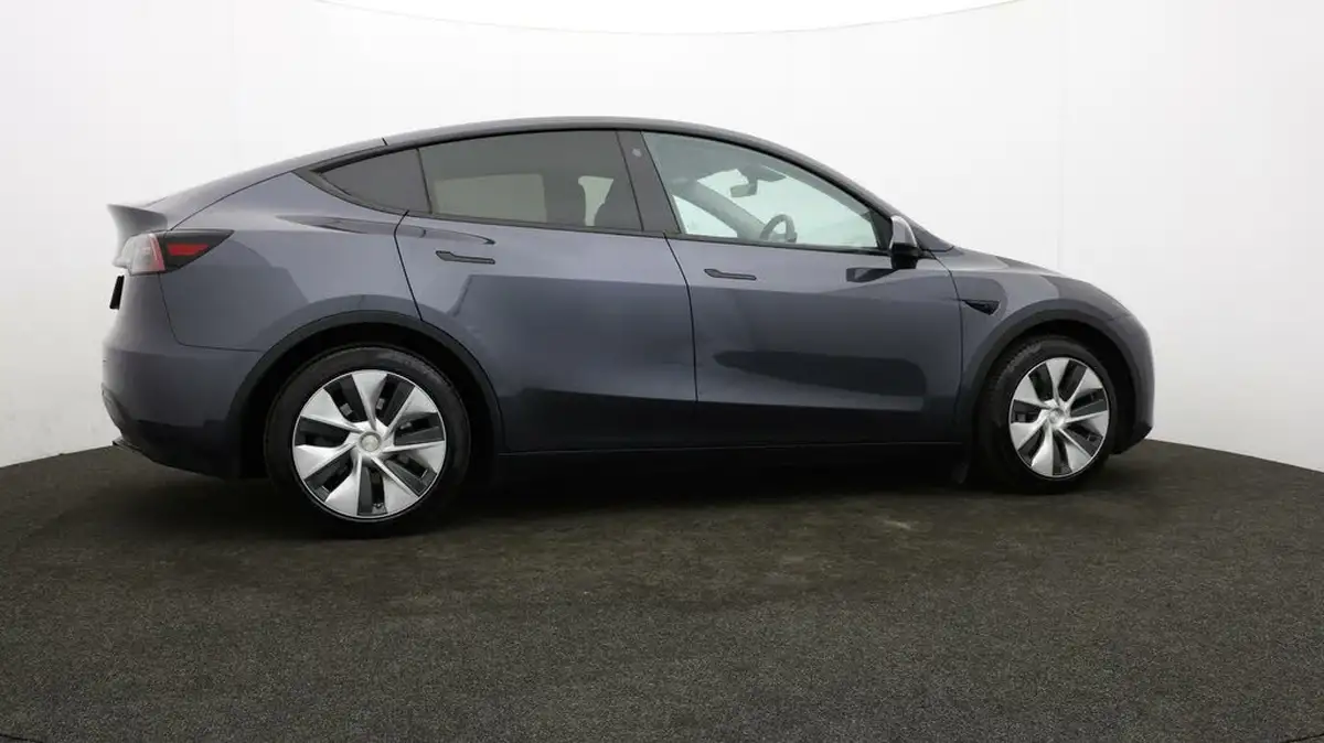 2022-tesla-model-y-e-rwd-big-30