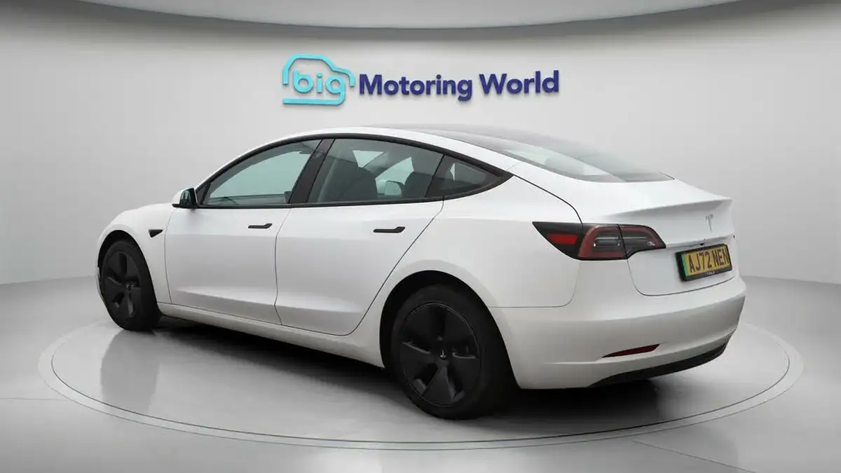 2022-tesla-model-3-e-rwd-big-5