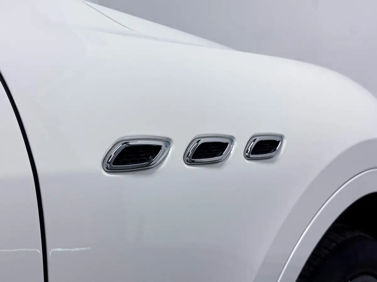 2019-maserati-levante-30-gransport-nerissimo-pack-ss-big-21