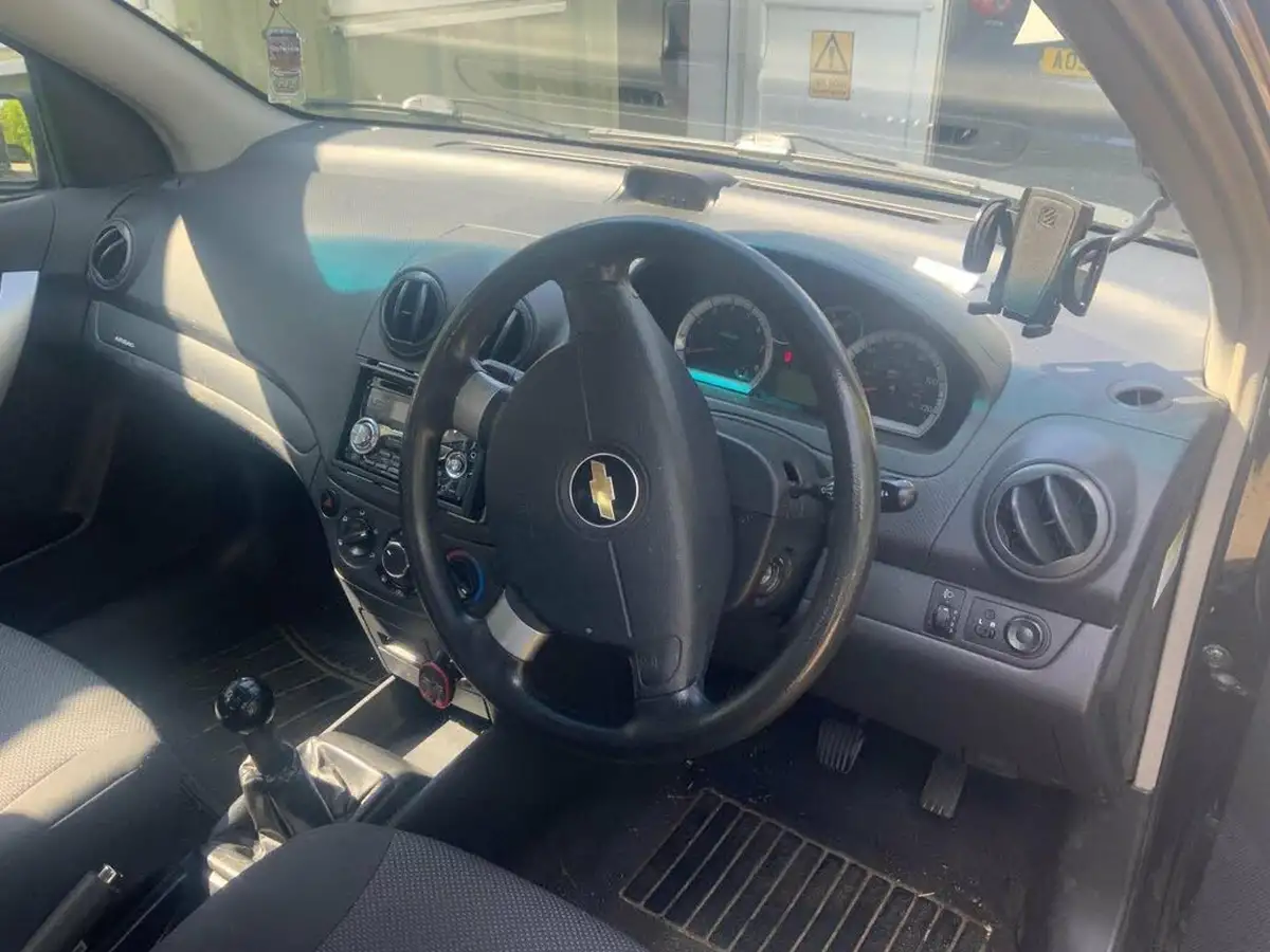 2010-chevrolet-aveo-12-ls-big-1