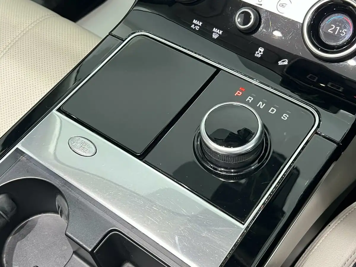 2017-land-rover-range-rover-velar-20-d240-s-big-44