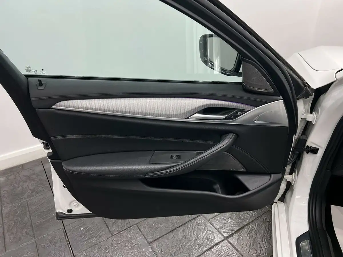 2017-bmw-5-series-20td-520d-m-sport-xdrive-saloon-4d-big-36
