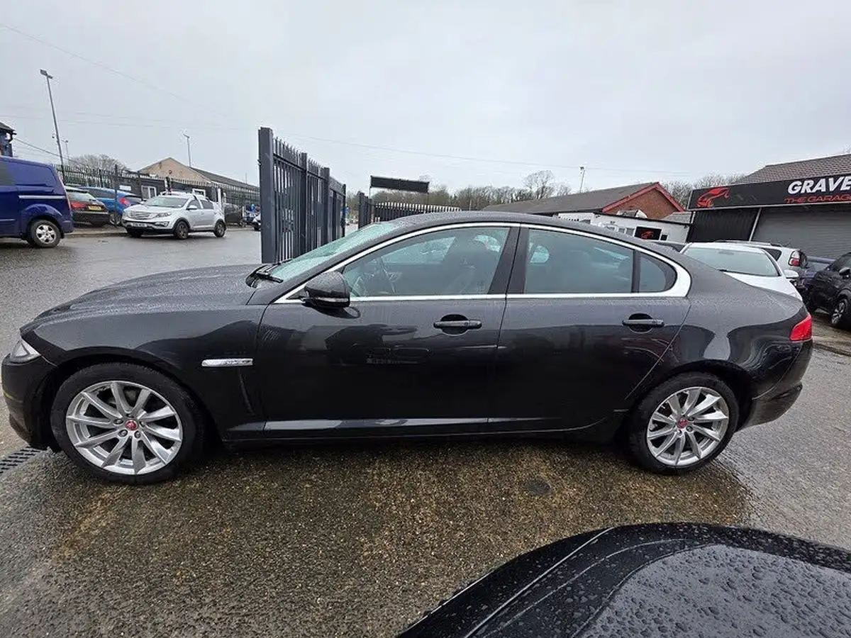 2014-jaguar-xf-22td-premium-luxury-200ps-saloon-4d-big-3