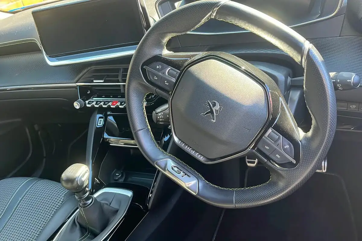2020-peugeot-2008-suv-12-puretech-gt-line-big-12