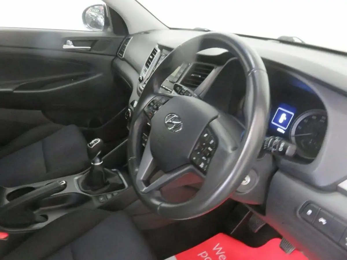 2016-hyundai-tucson-17crdi-blue-drive-se-116ps-big-28
