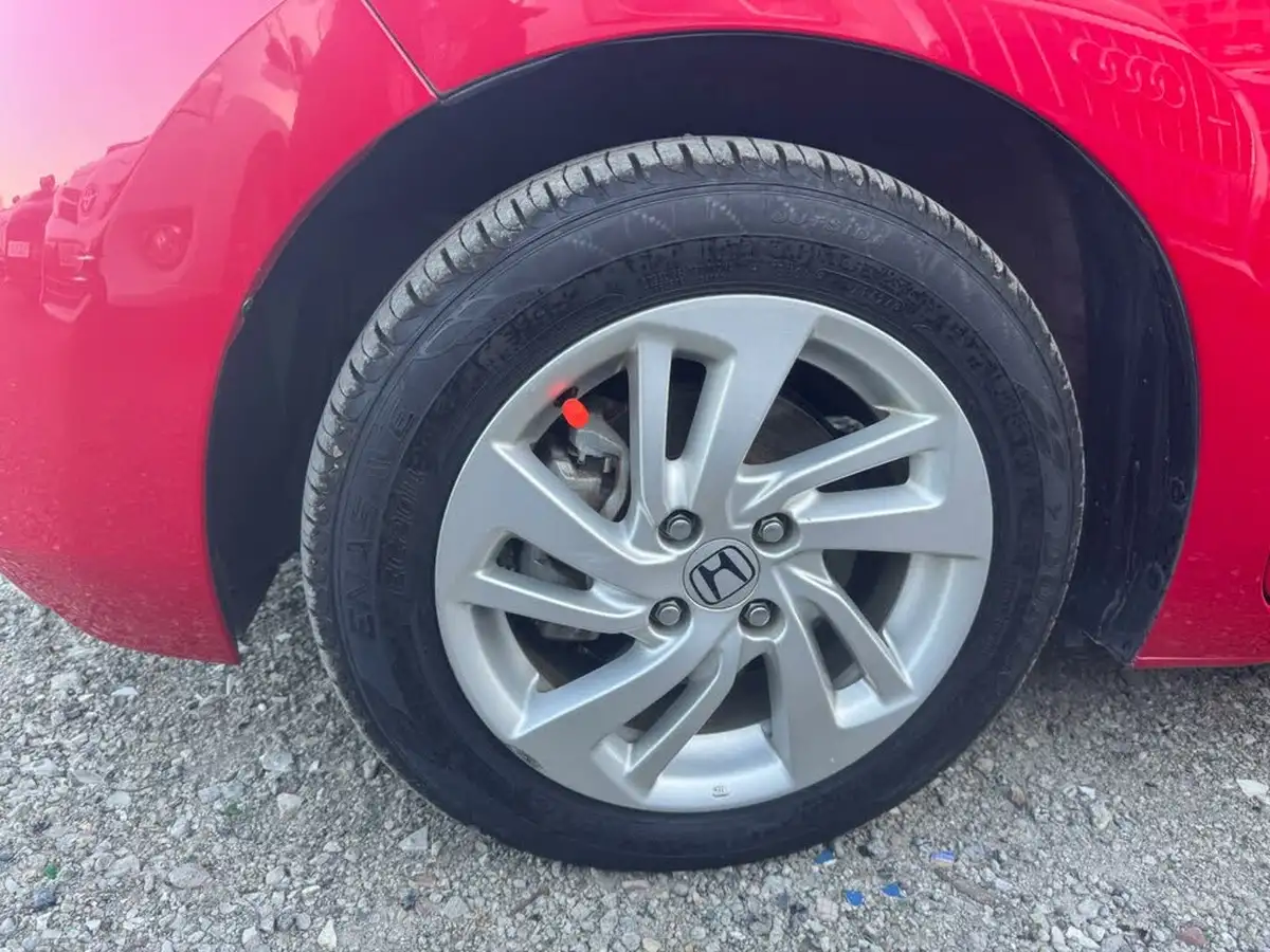 2014-honda-fit-hybrid-big-26