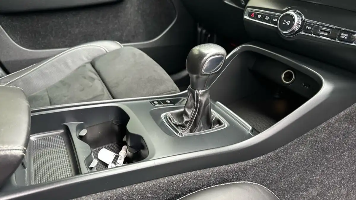 2020-volvo-xc40-15-t3-r-design-big-32