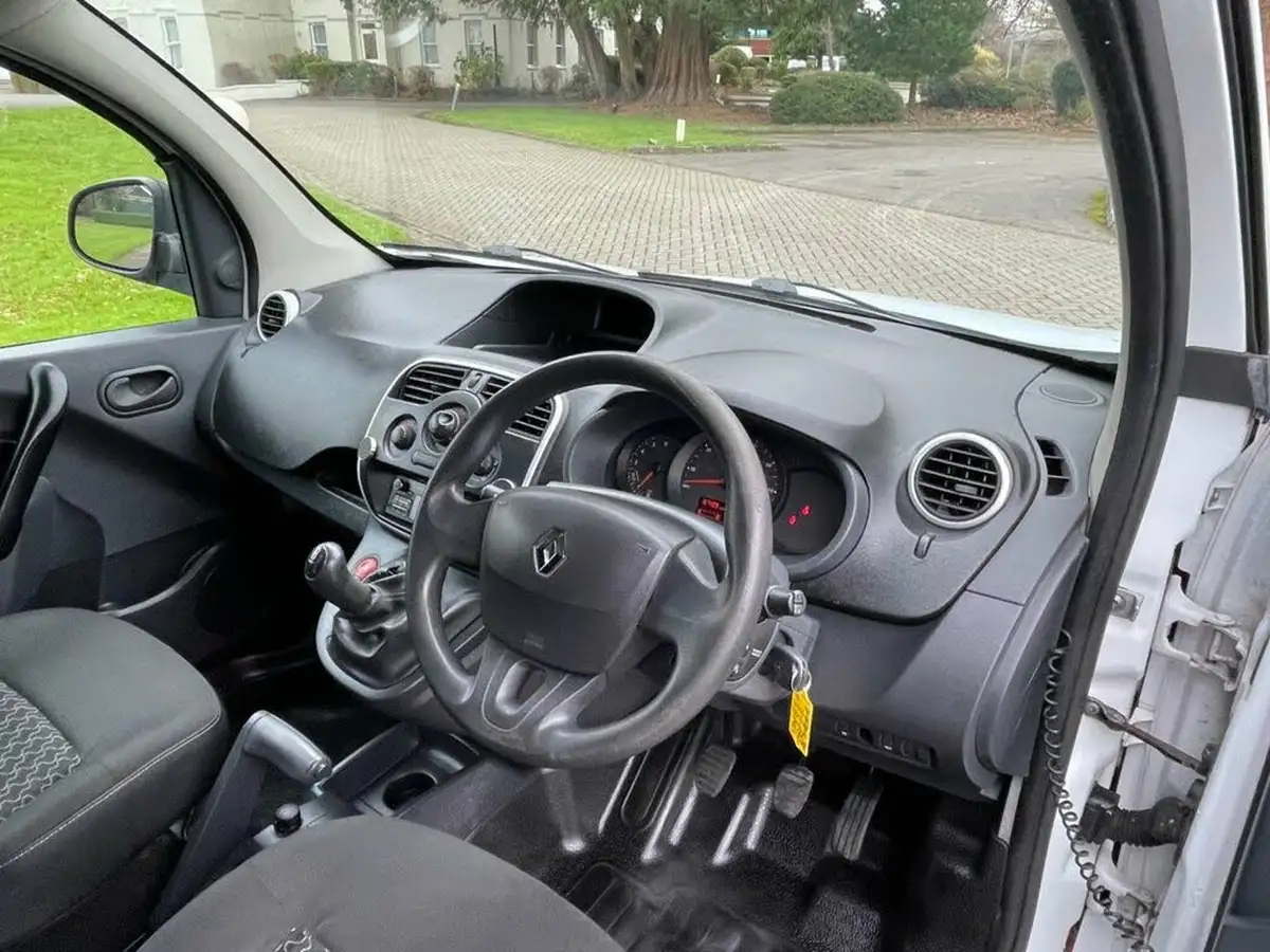 2015-renault-kangoo-15td-ml19-dci-75-energy-panel-big-21