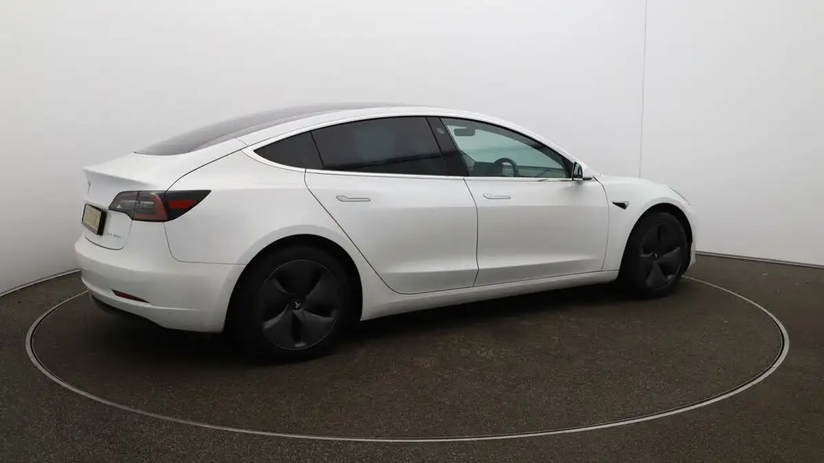 2020-tesla-model-3-e-long-range-big-42
