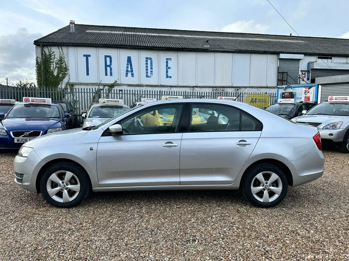 2013-skoda-rapid-12-se-86ps-big-6