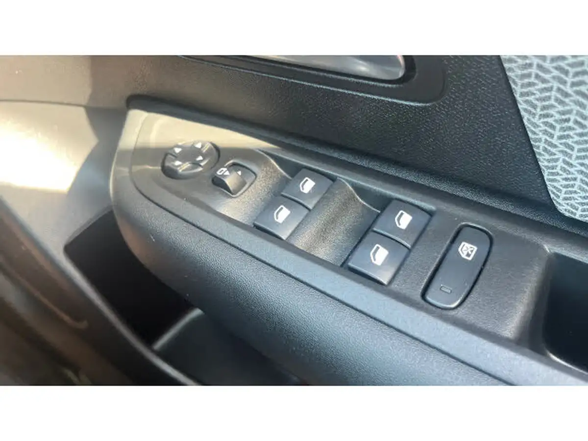 2024-citroen-c4-e-e-series-156ps-54kwh-big-31