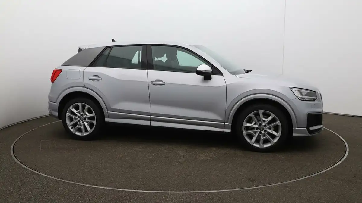 2019-audi-sq2-20-tfsi-big-37