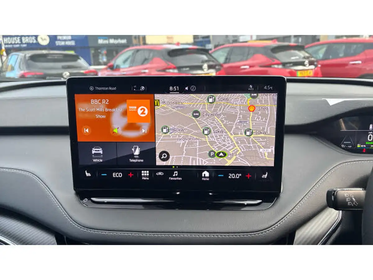 2023-skoda-enyaq-e-80x-sportline-big-11