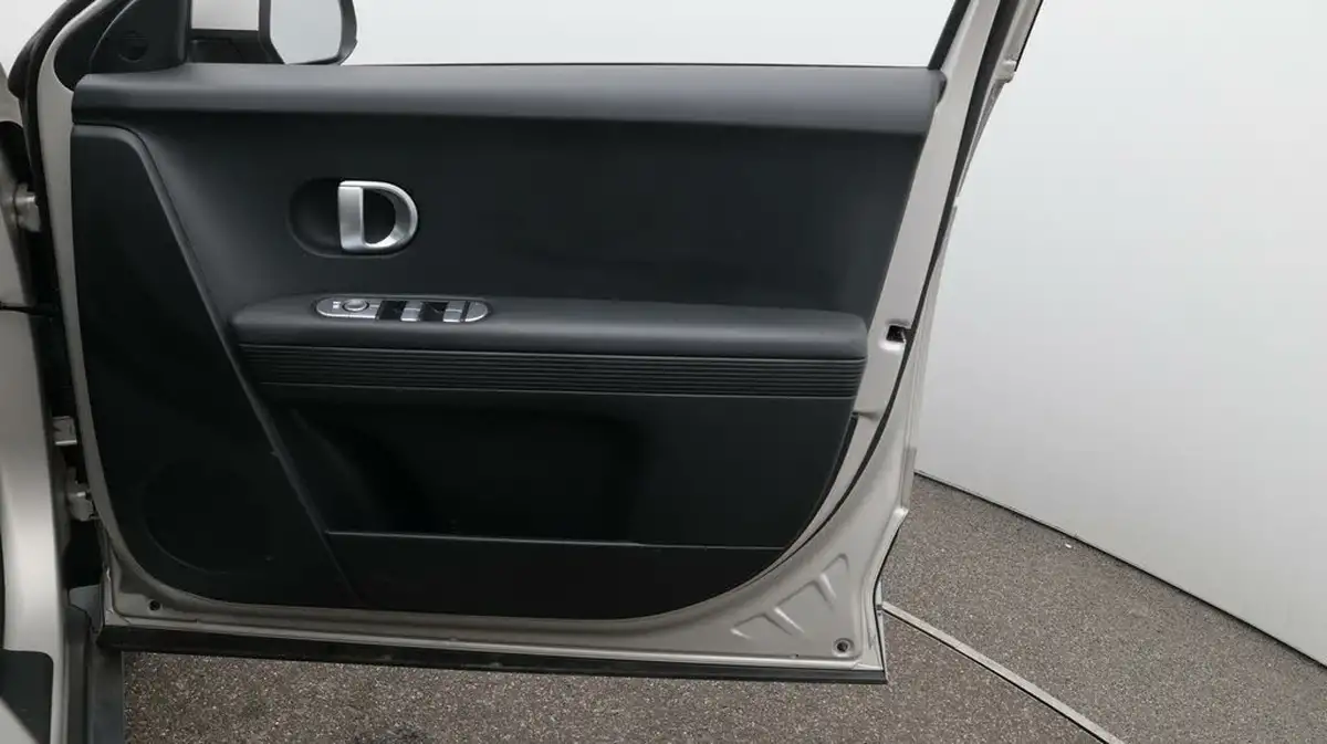 2022-hyundai-ioniq-5-e-premium-217ps-73kwh-rwd-big-15