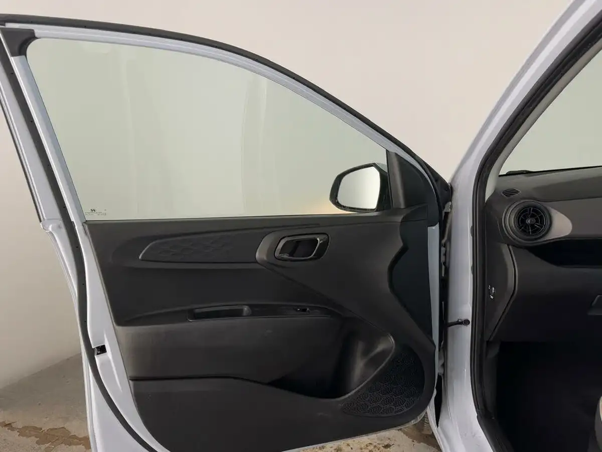 2020-hyundai-i10-10-se-connect-big-8