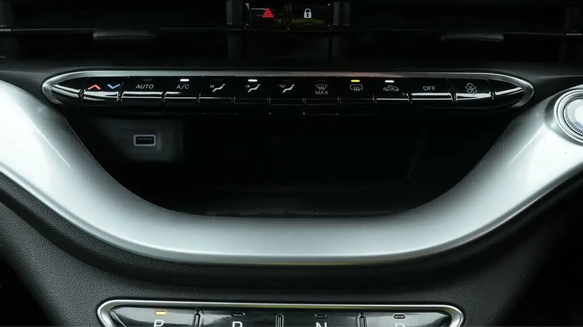 2021-fiat-500c-e-icon-big-12