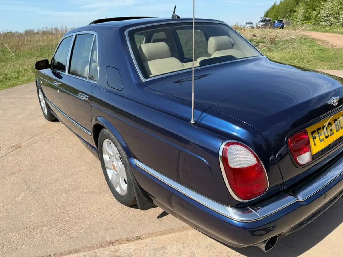 2002-bentley-arnage-68-r-big-39