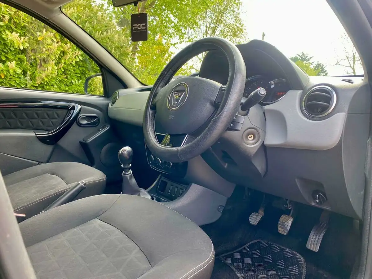 2015-dacia-duster-15dci-laureate-110bhp-station-wagon-5d-big-54