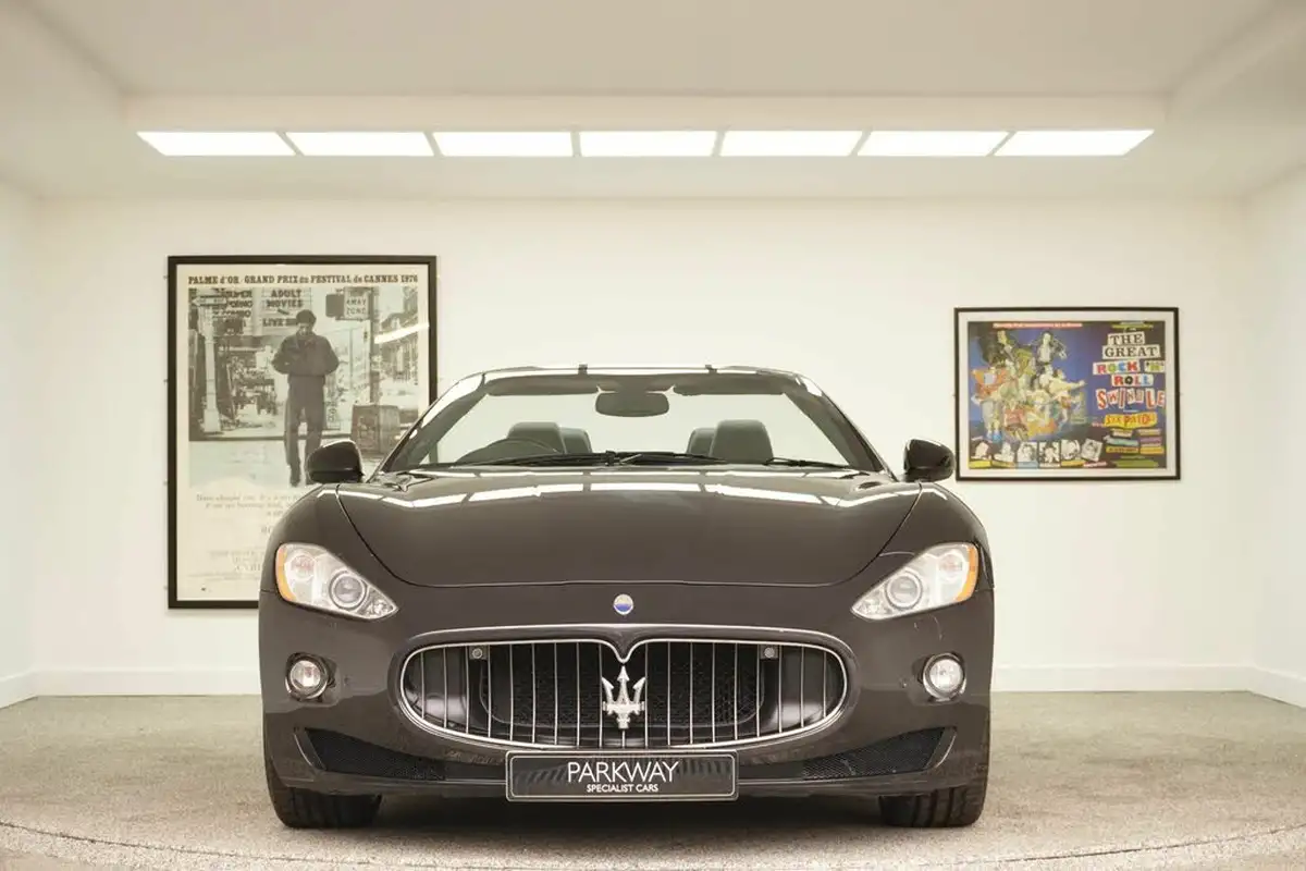 2010-maserati-grancabrio-47-big-37
