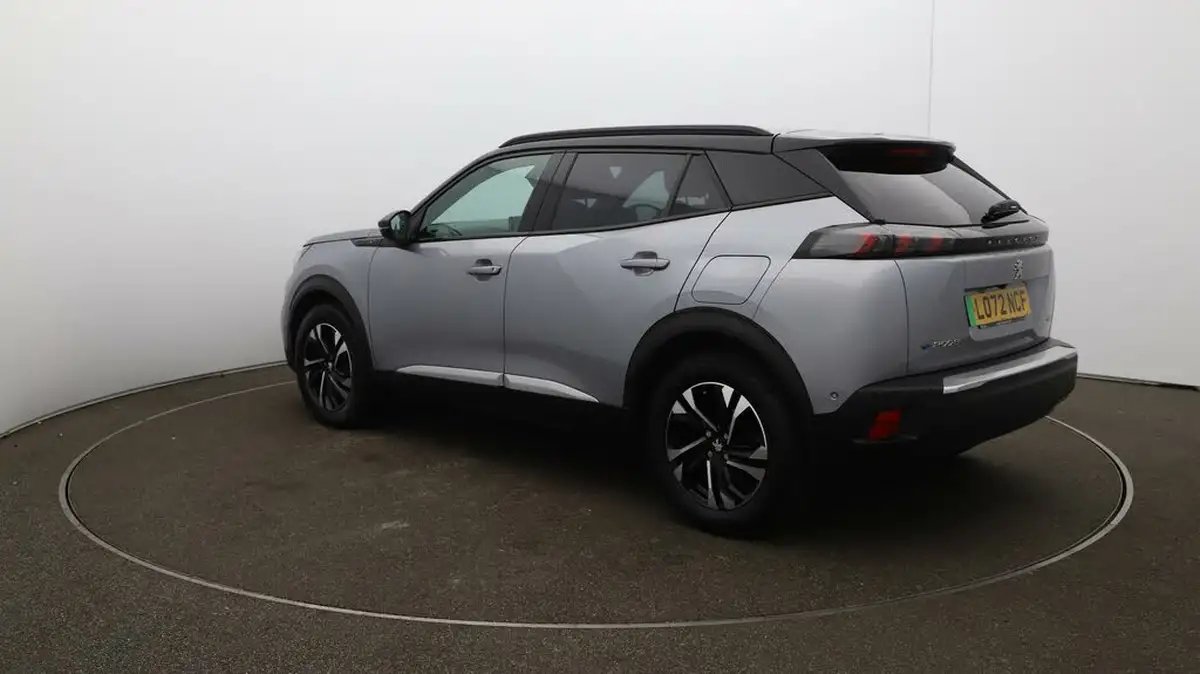 2023-peugeot-2008-suv-e-gt-136bhp-50kwh-station-wagon-big-5