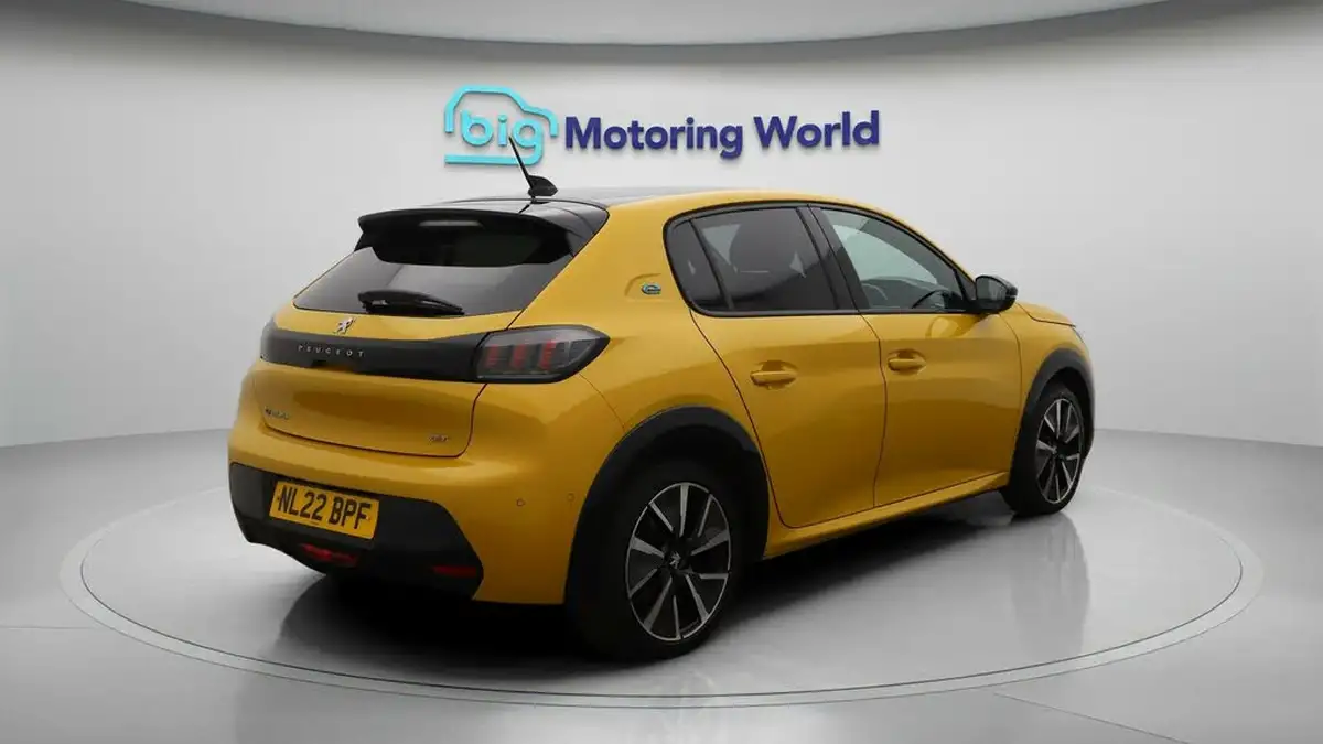 2022-peugeot-208-e-gt-premium-big-7
