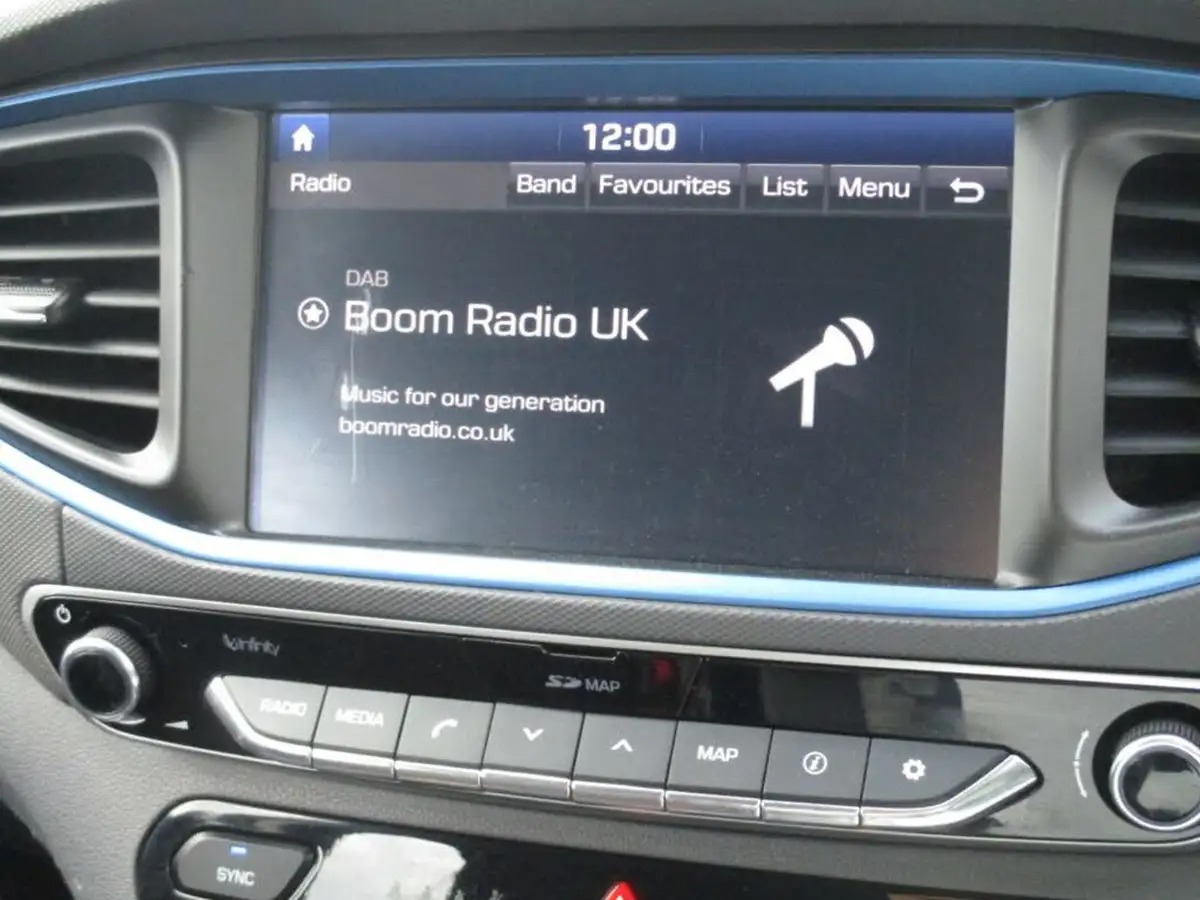2019-hyundai-ioniq-16-gdi-premium-hybrid-big-10