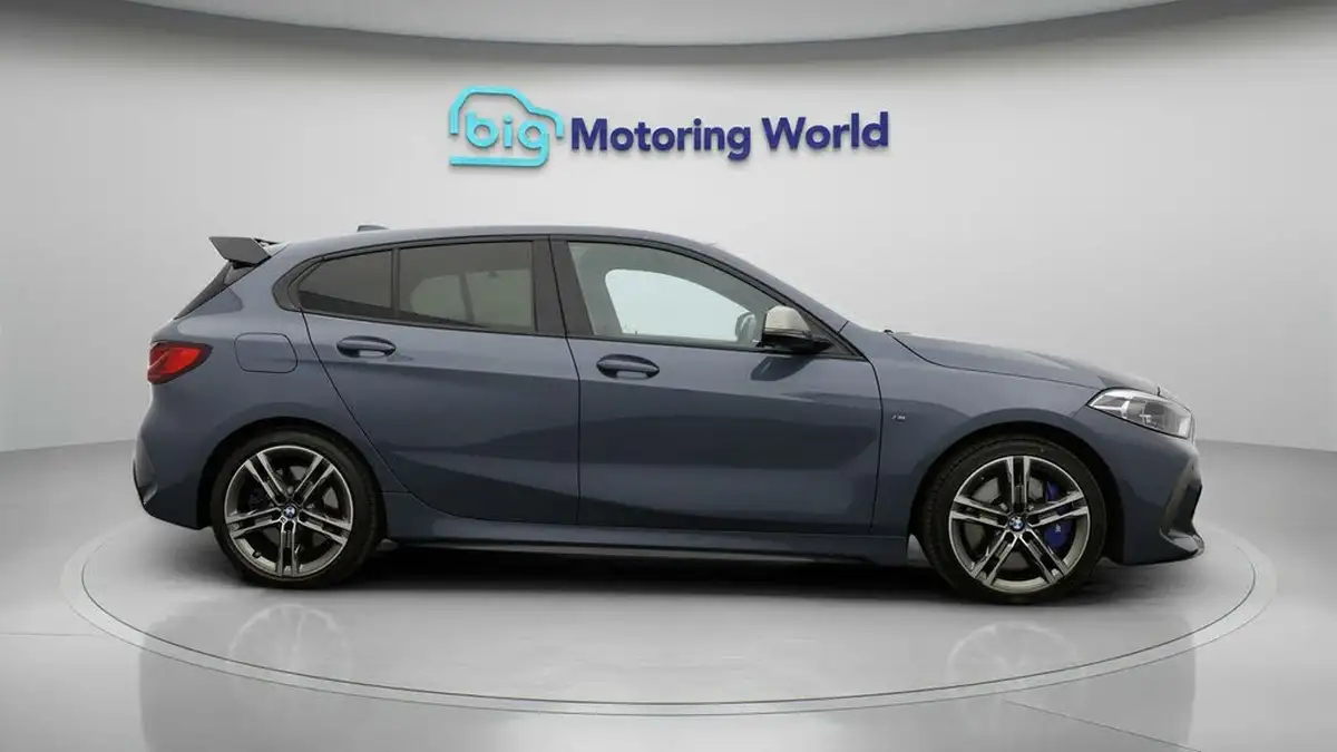 2022-bmw-1-series-20-m135i-xdrive-big-7