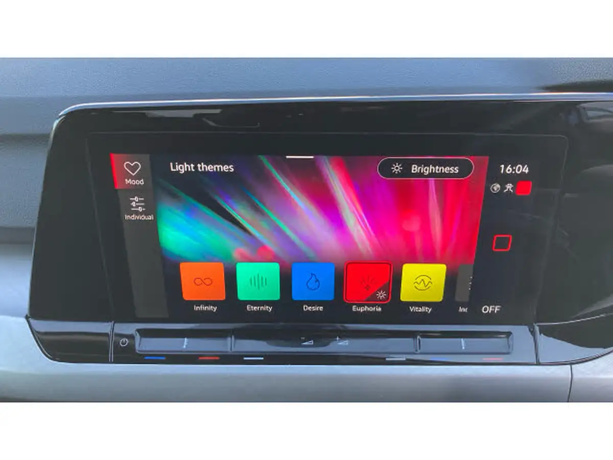 2023-volkswagen-golf-15-tsi-life-130ps-hatchback-big-29