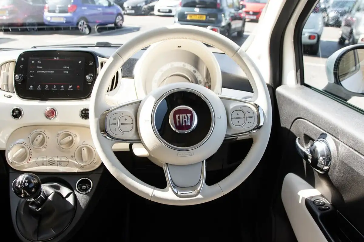 2022-fiat-500c-10-dolcevita-big-20
