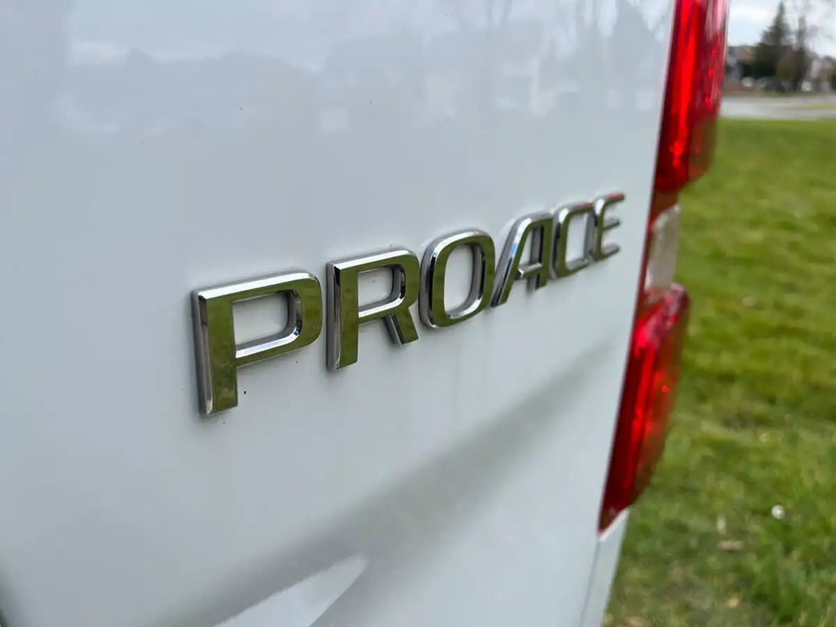 2022-toyota-proace-verso-20d-family-180ps-l1-auto-big-11