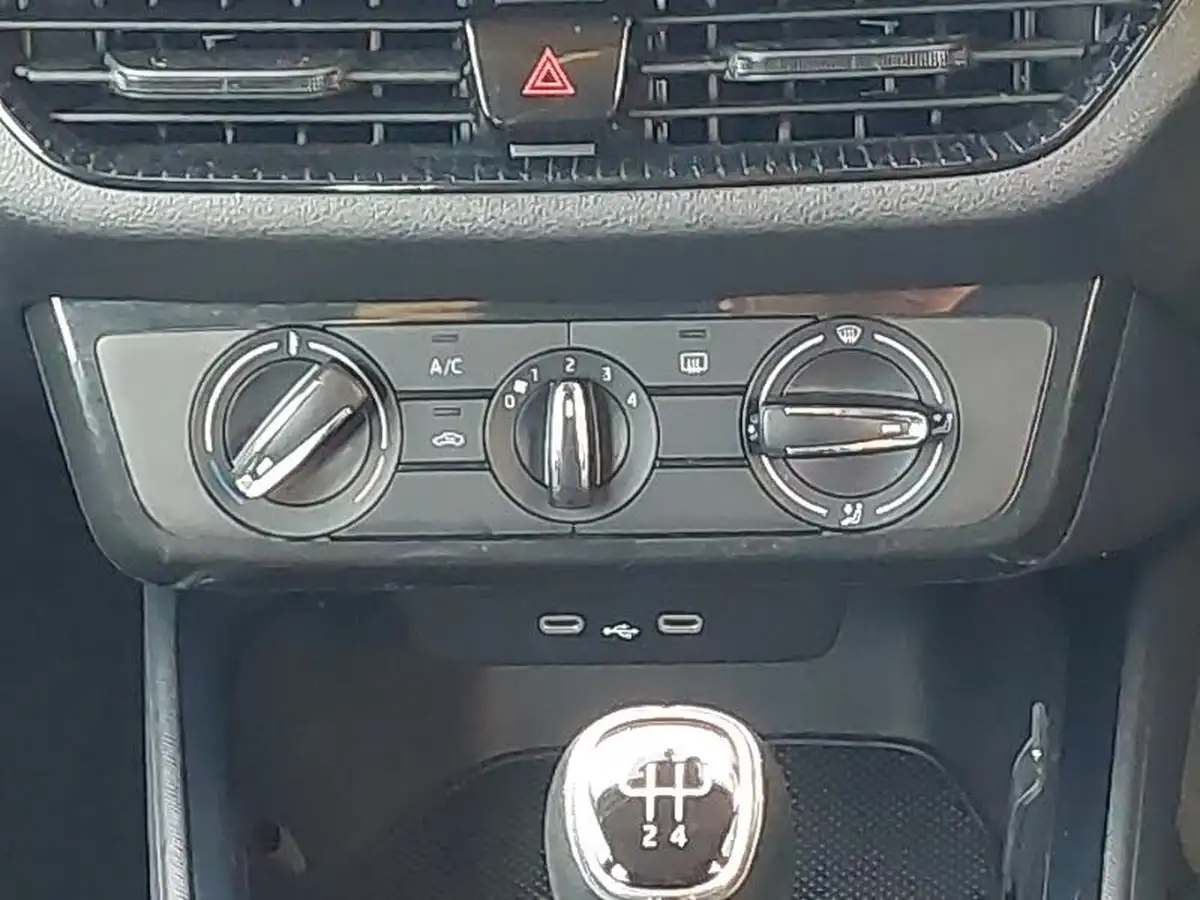 2022-skoda-fabia-10-mpi-se-comfort-big-10