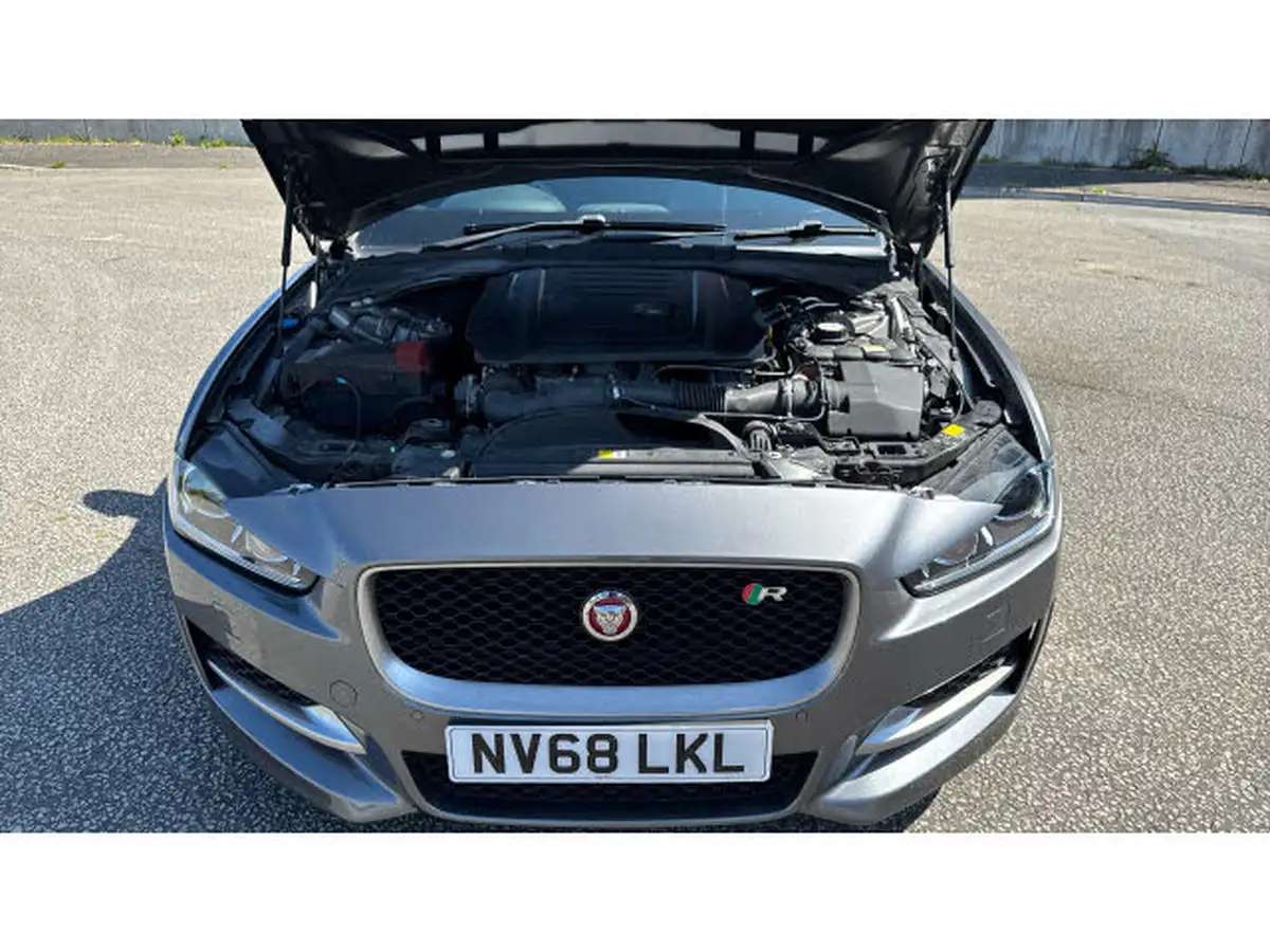 2019-jaguar-xe-20d-r-sport-180ps-auto-big-7