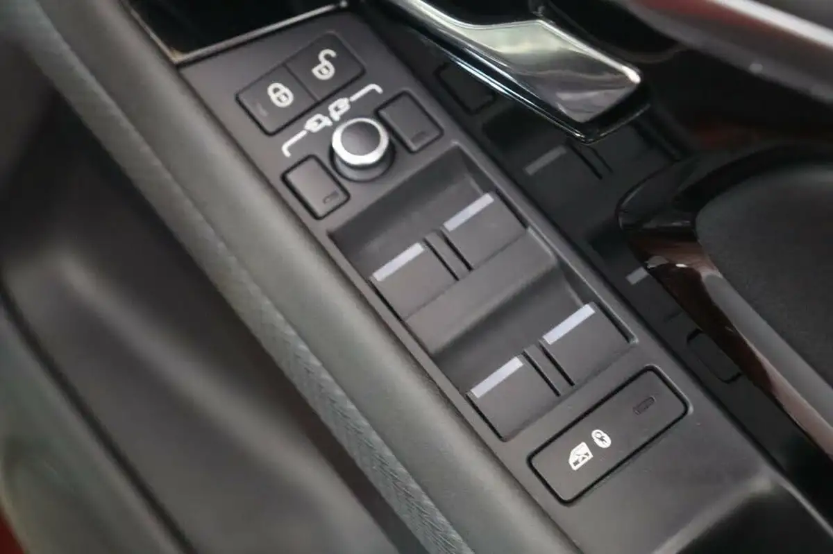 2019-land-rover-range-rover-evoque-20-d150-r-dynamic-big-21