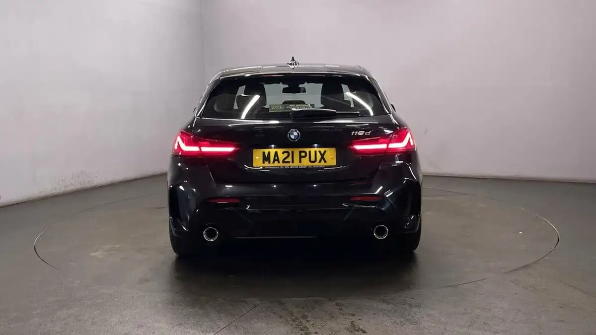 2021-bmw-1-series-20td-118d-m-sport-lcp-big-6