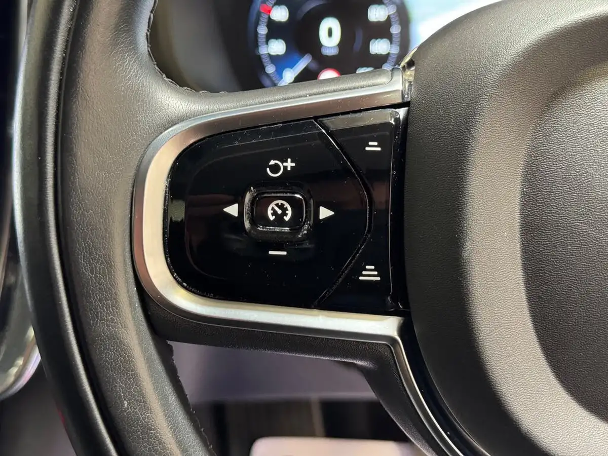 2018-volvo-s90-big-25