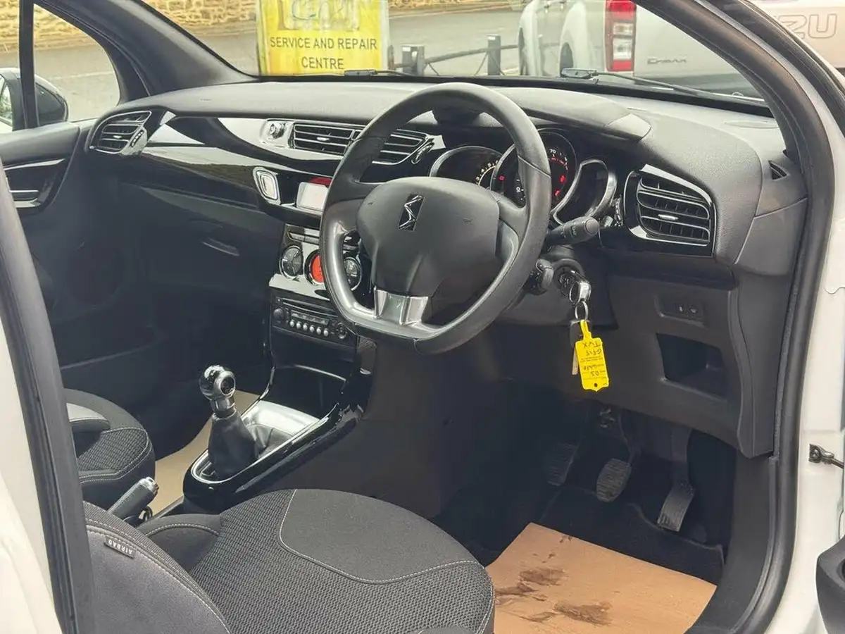 2015-citroen-ds3-12-dstyle-plus-big-10