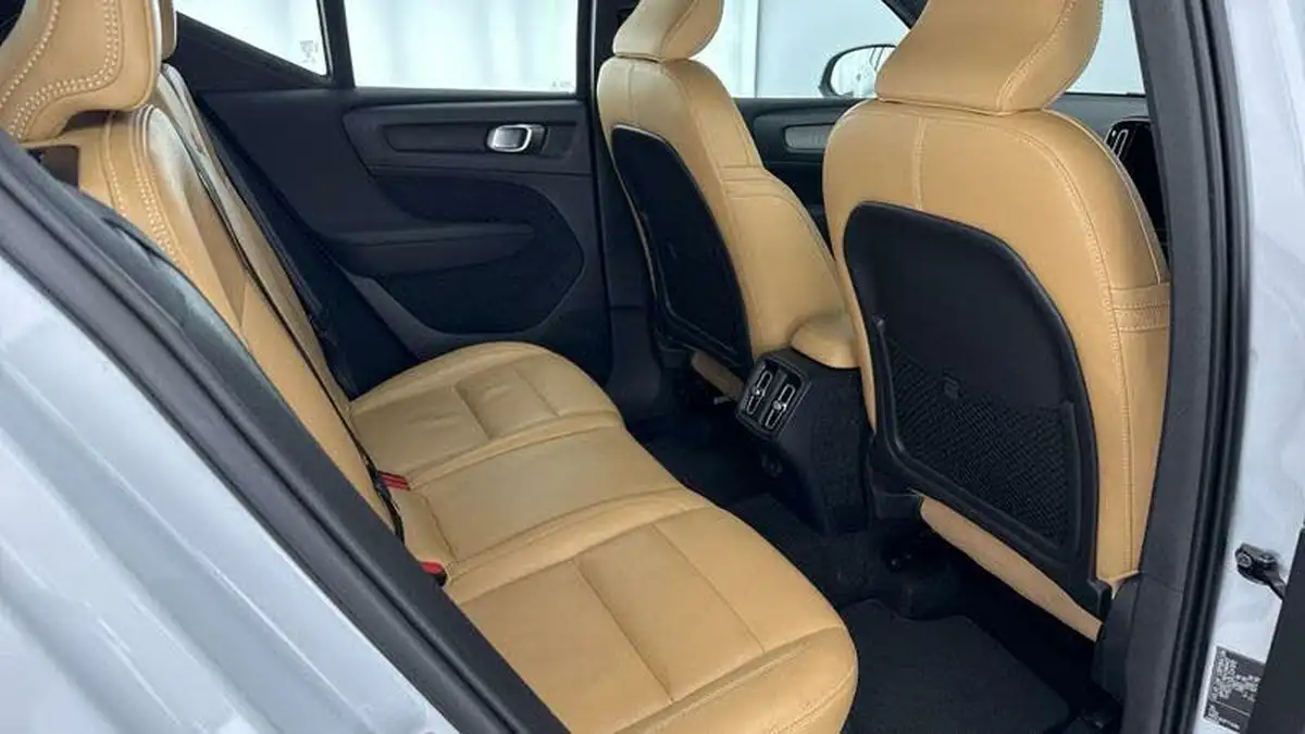 2020-volvo-xc40-20-t4-inscription-pro-big-16