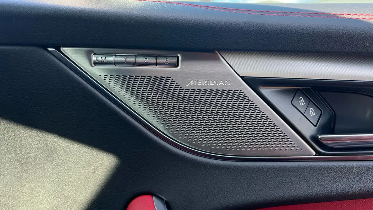 2023-jaguar-f-pace-20-d200-r-dynamic-se-black-big-22