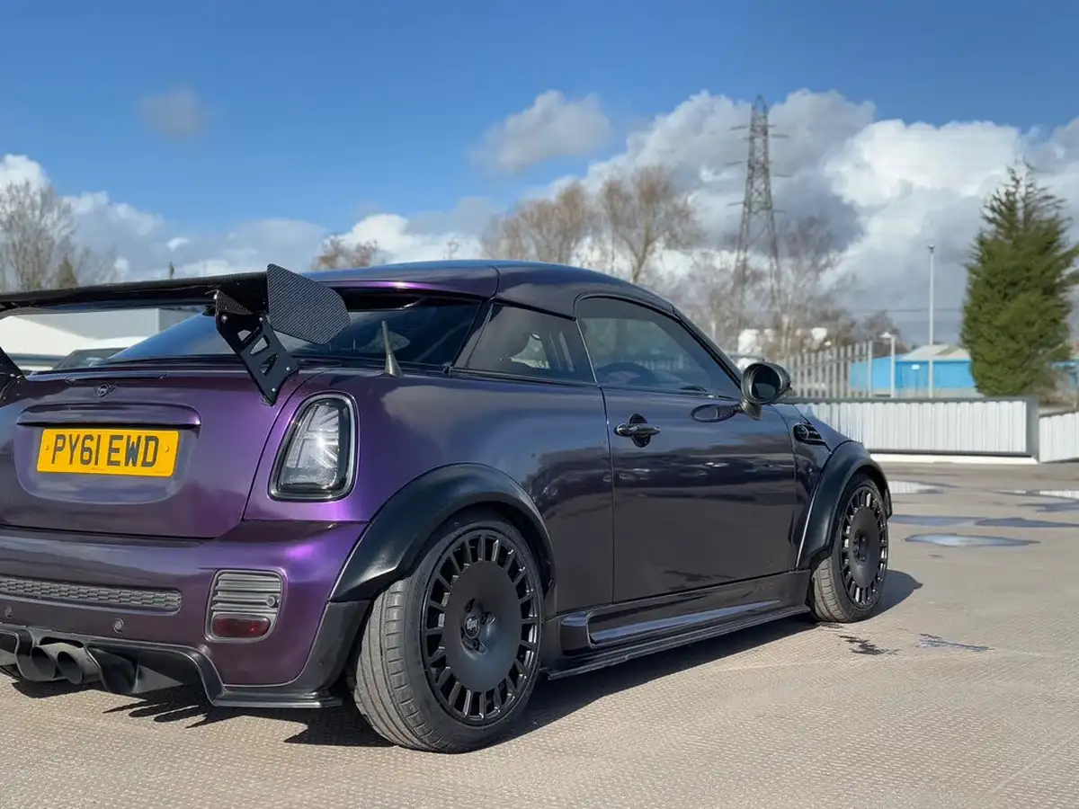 2011-mini-cooper-16-john-cooper-works-chili-coupe-3d-big-5