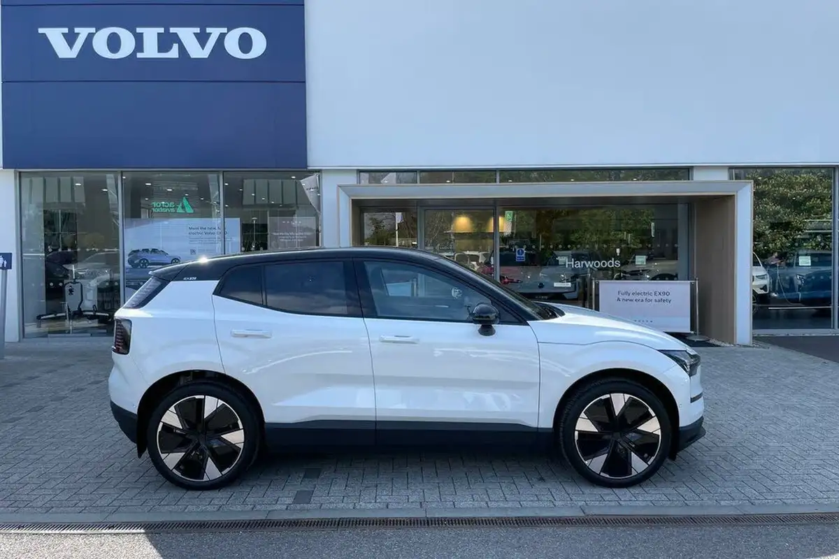 2025-volvo-ex30-e-single-motor-ultra-big-1