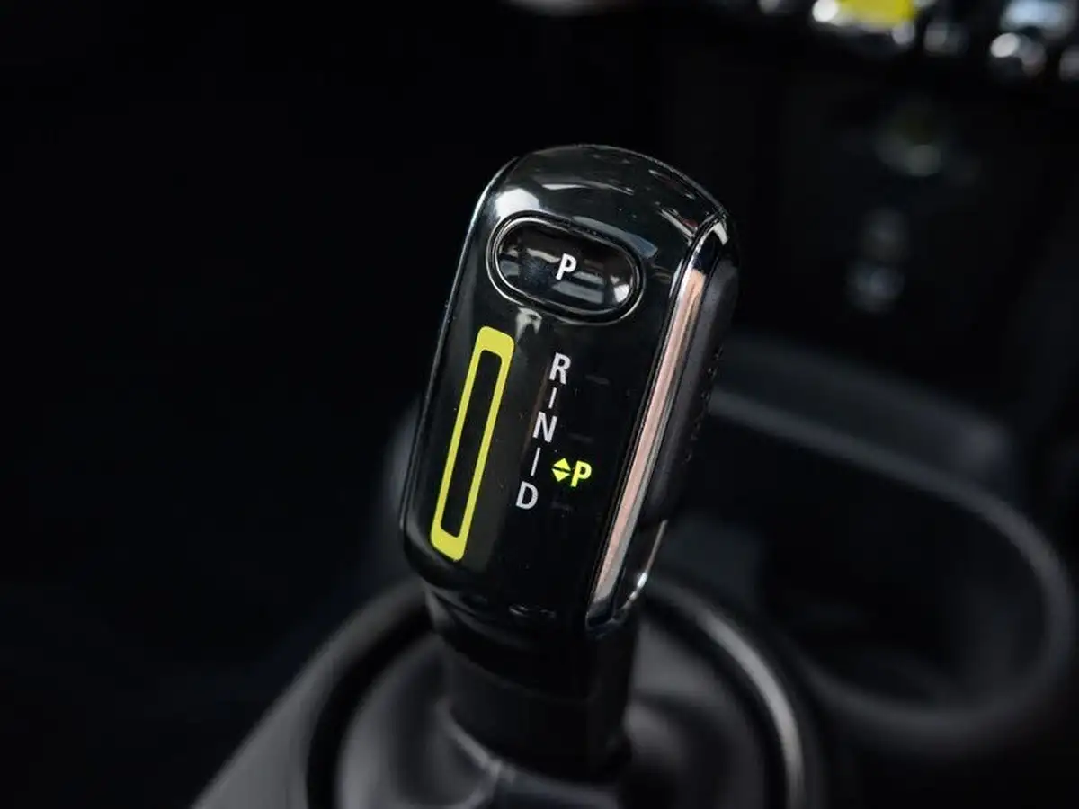 2021-mini-cooper-e-cooper-s-collection-edition-big-19