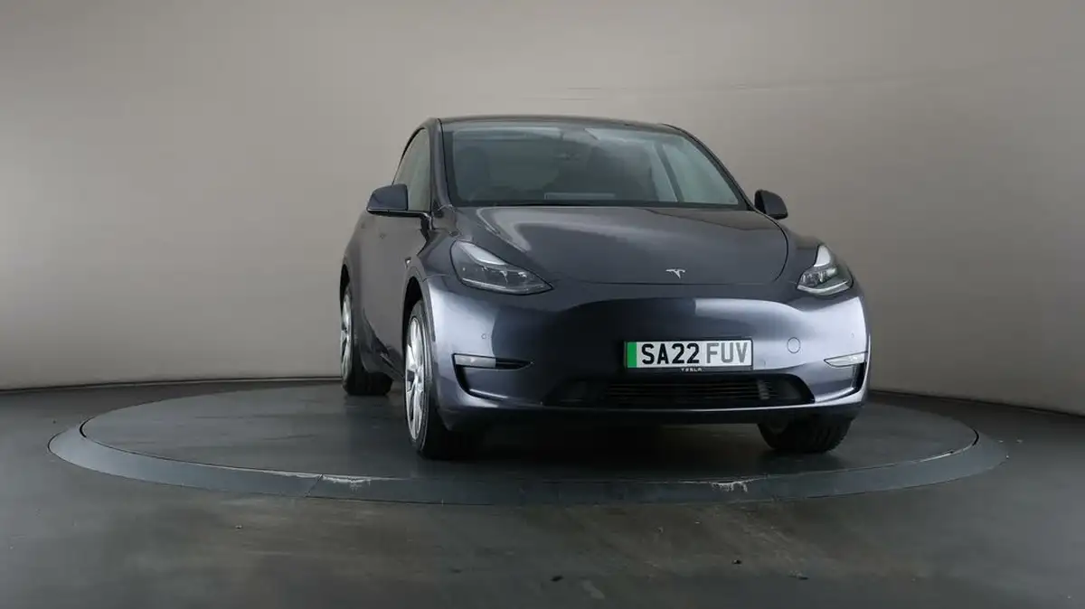 2022-tesla-model-y-e-long-range-big-43